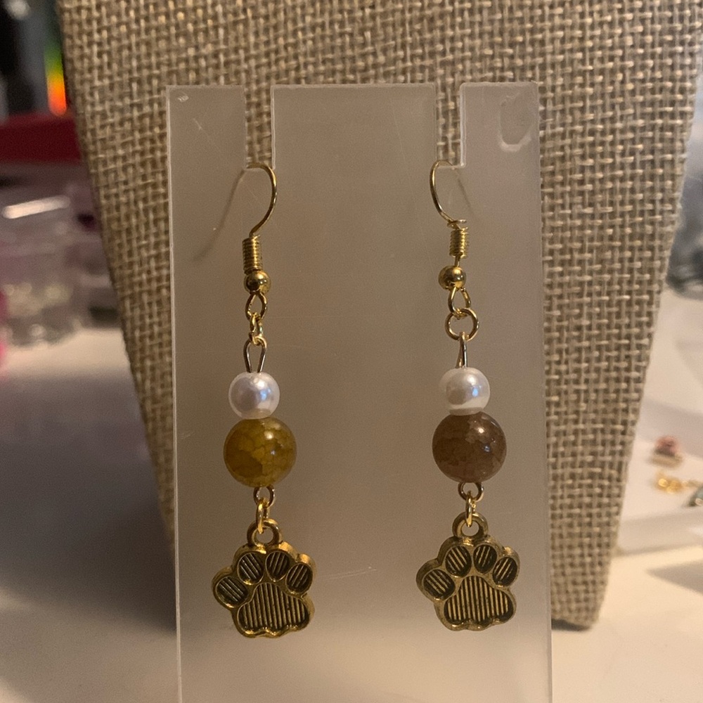 Paw 🐾 earrings